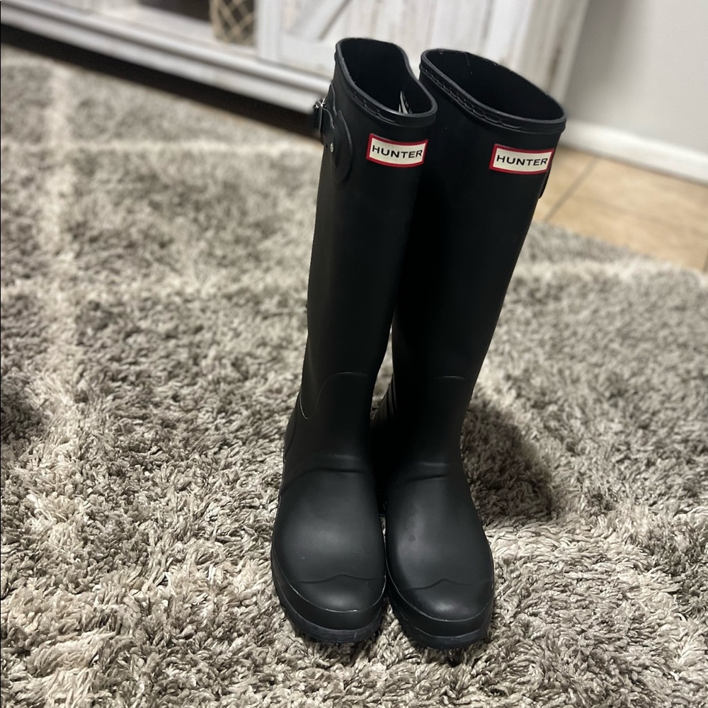 Matt black hunter boots